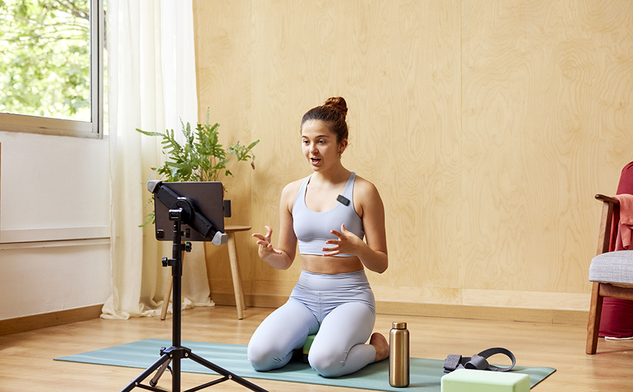 JBL Quantum Stream Wireless USB-C Adjustable mic gain - Image